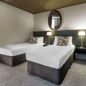Twin Deluxe Lakeview